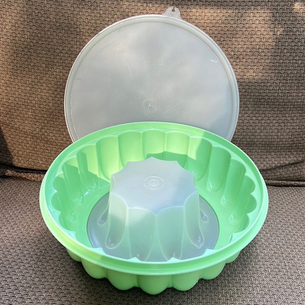 Vintage Tupperware Jello Mold